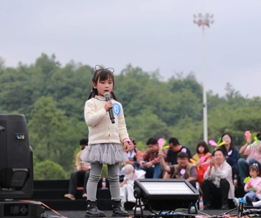 首日火爆！2025民族大联欢·歌舞夜嗨翻