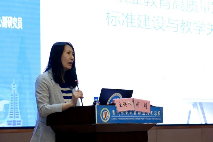 荀莉作專題報告（龍毅 攝）.webp.jpg