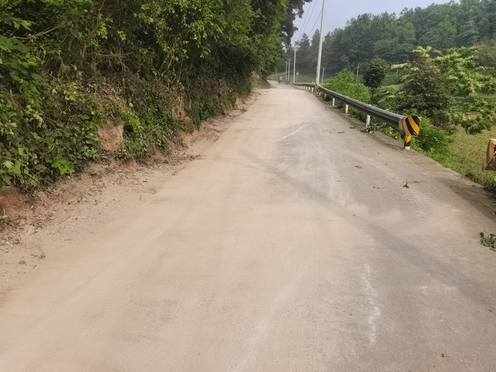 拓宽后的路面.jpg