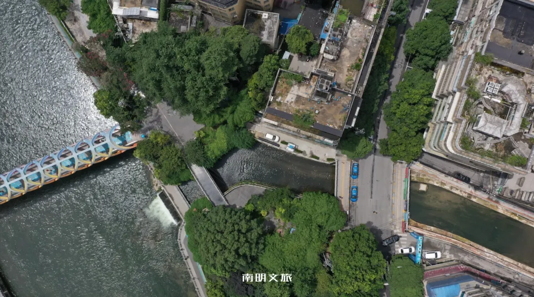 南明河与贯城河、市西河交汇处。