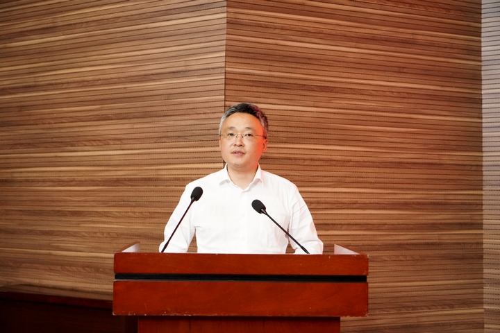4.2025年贵州省先进工作者、普定县中医医院党委书记罗君代表校外辅导员发言.JPG
