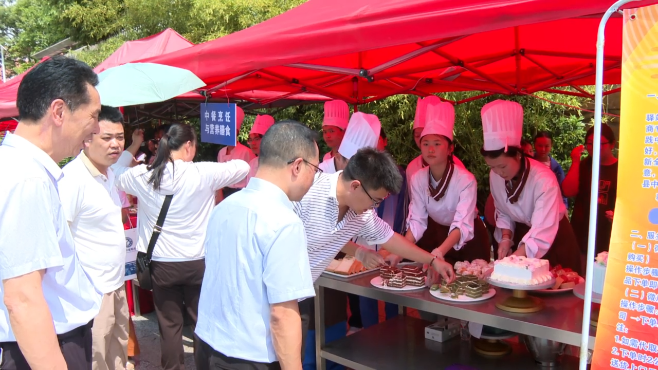 图为活动现场。
