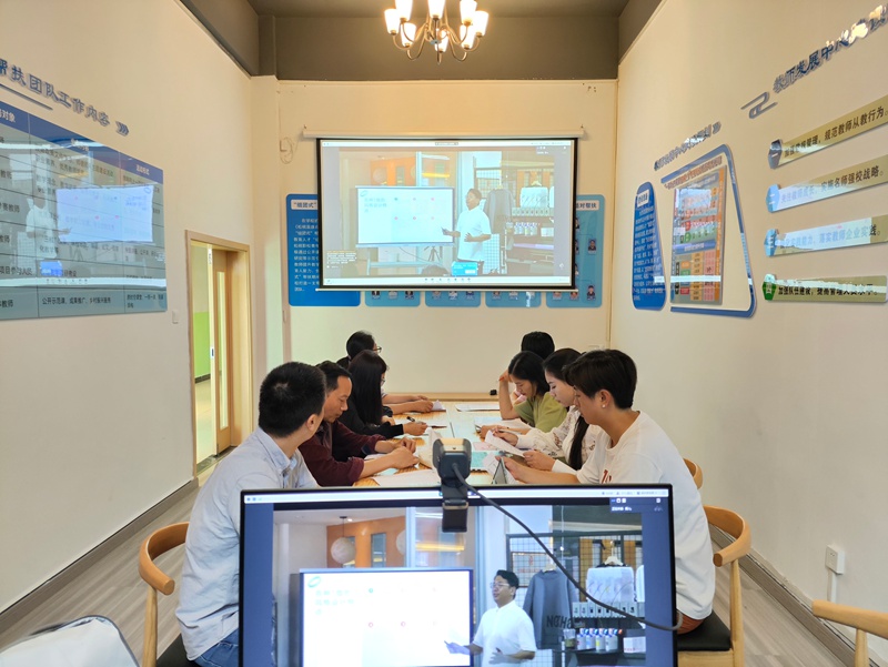 帮扶团队组织松桃职校教师听取东莞市线上公开课。