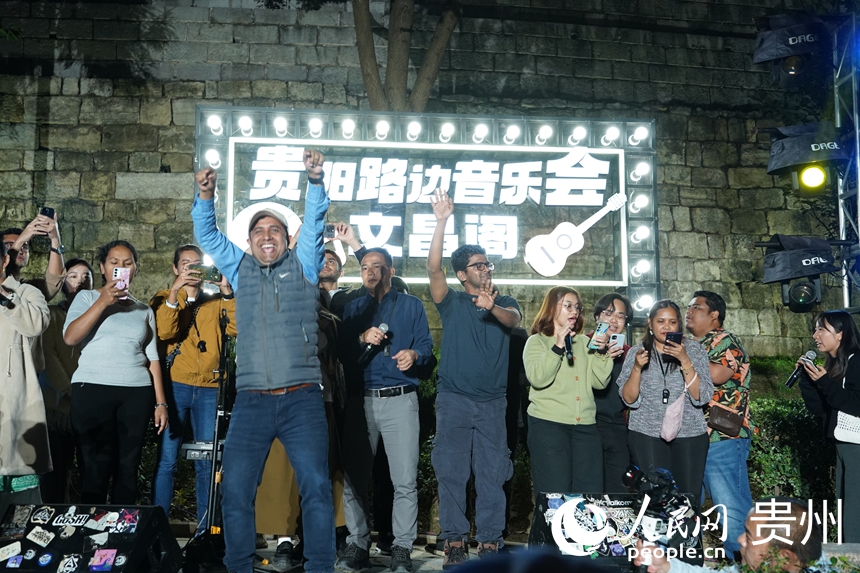 路邊音樂會。陽茜攝