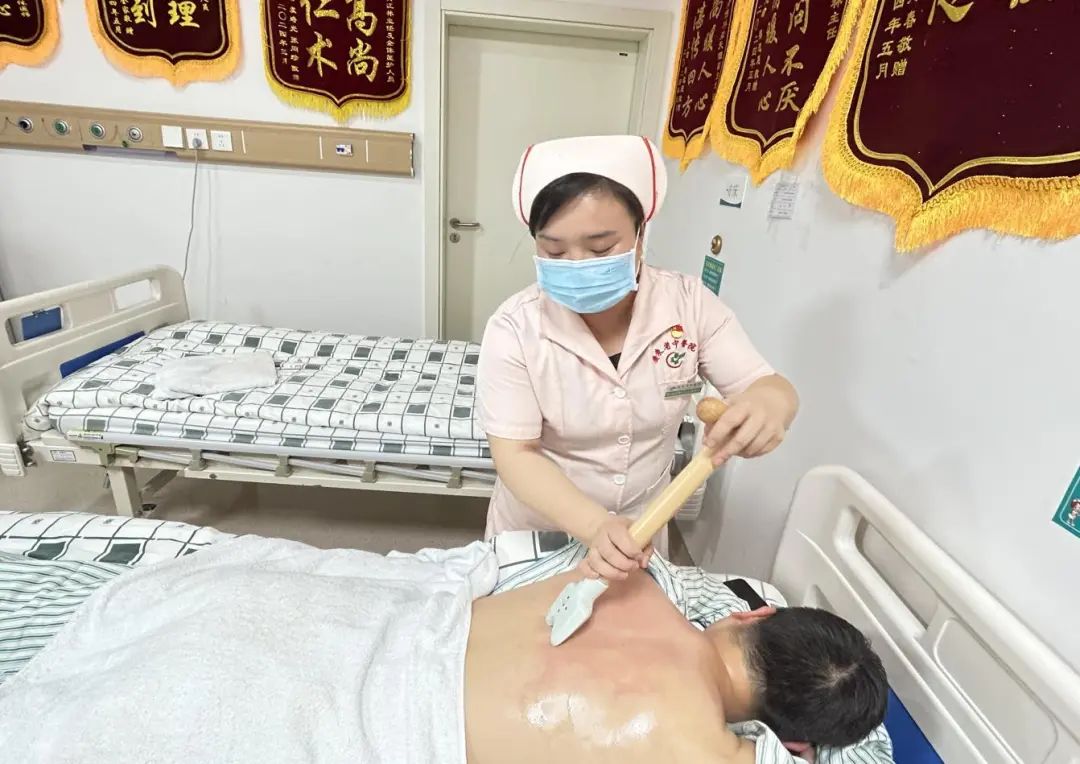 正在工作的高雄丽。