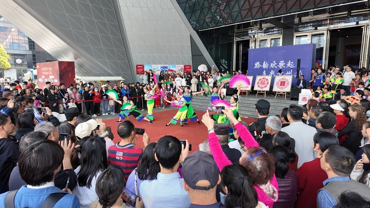 民族大联欢活动现场（融媒体中心  供图）.jpg