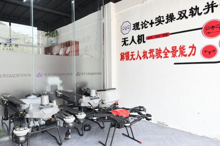 飞行器展示区.JPG