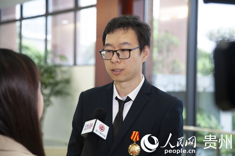 金智超在接受媒体采访。人民网 龙章榆摄