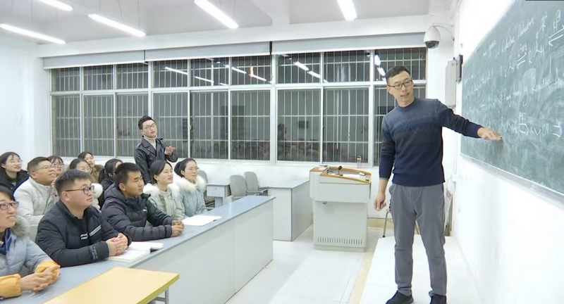 课堂上的金智超。受访者供图