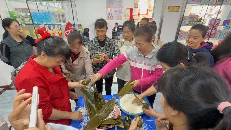 包粽子比賽。