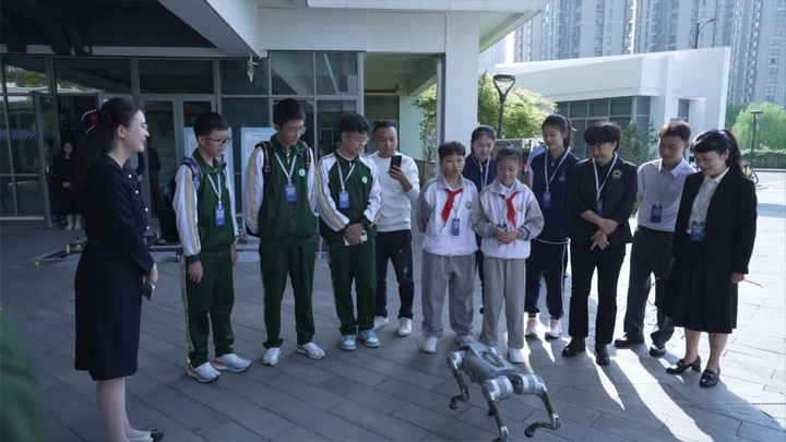 AI赋能课堂教学现场.jpg