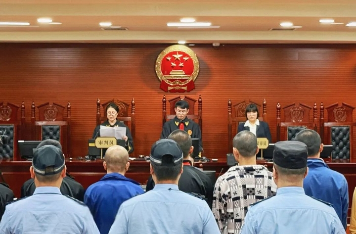 南明法院集中宣判一批危害社会治安重点案件。