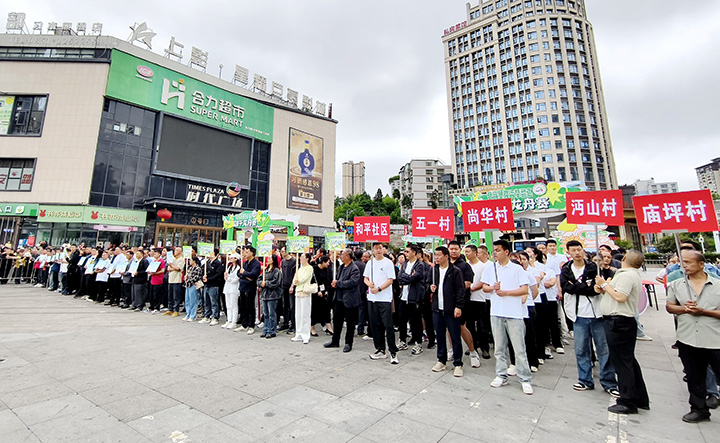 參賽隊伍集結完畢,准備開賽。稅會靜攝