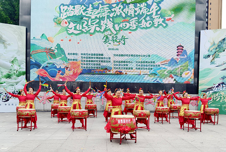 開賽戰鼓《中國龍》將現場渲染的熱血沸騰。稅會靜 攝