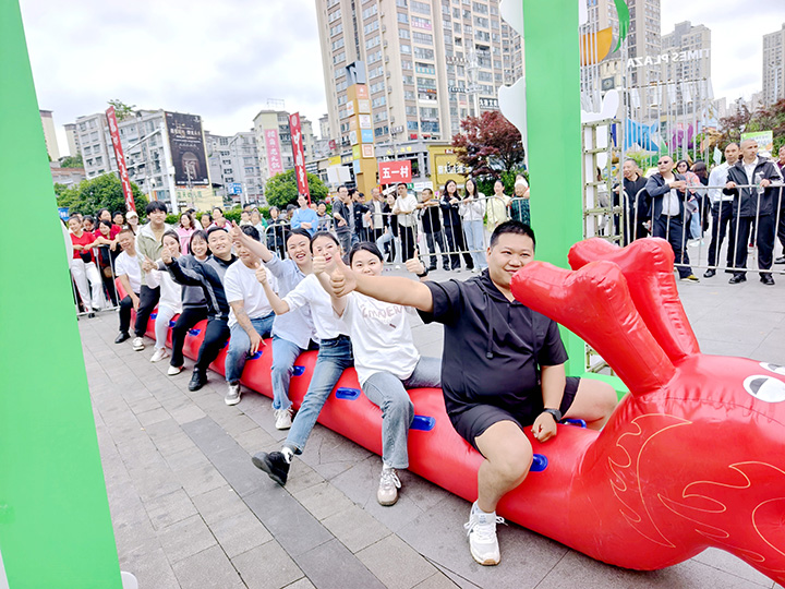 五一村代表隊信心滿滿准備開始。稅會靜 攝