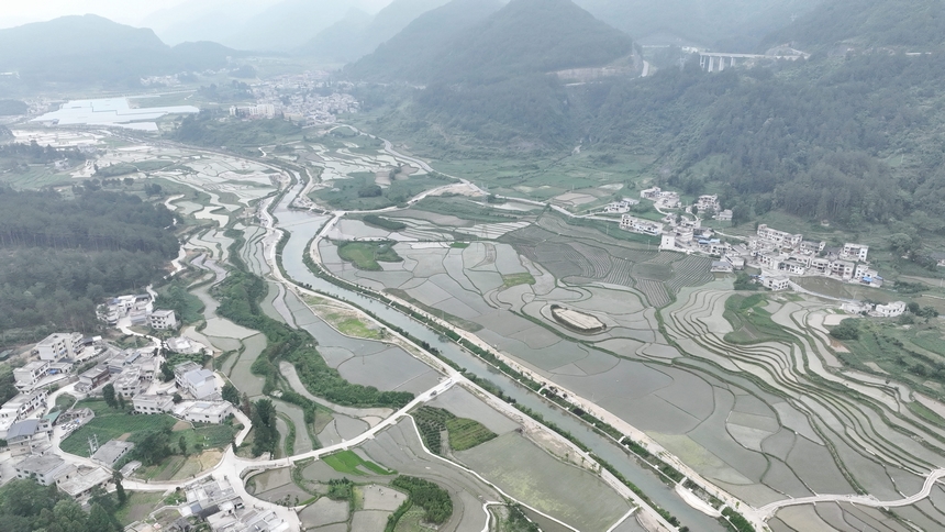 航拍桃花山鱼鳞坝。