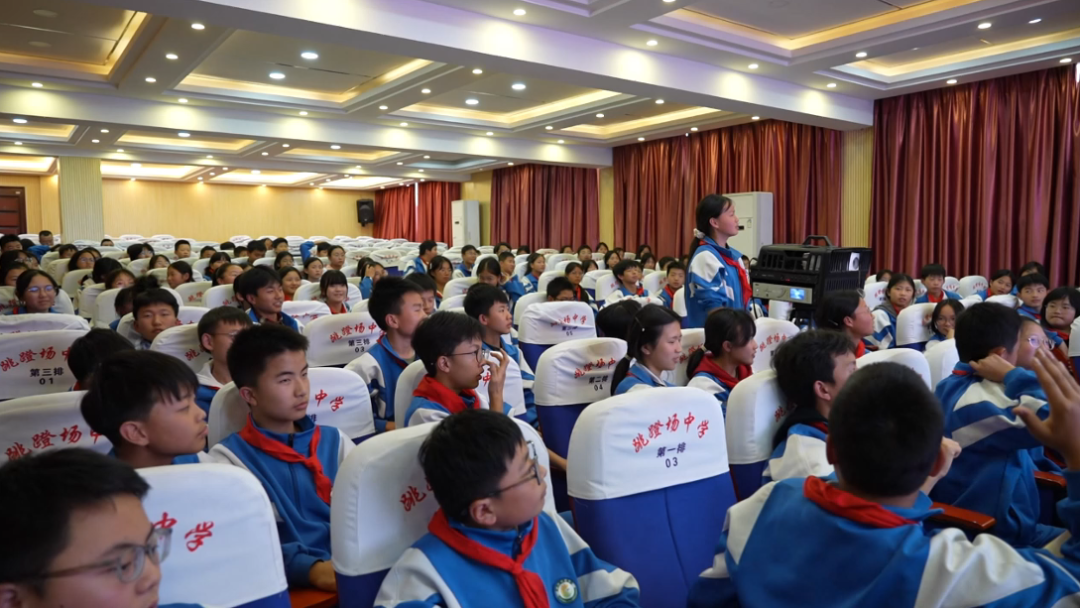 学生答题现场。