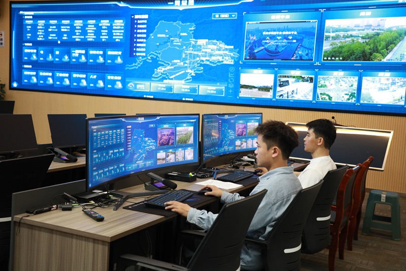 区城运中心工作人员使用“城市大脑”进行日常巡查。