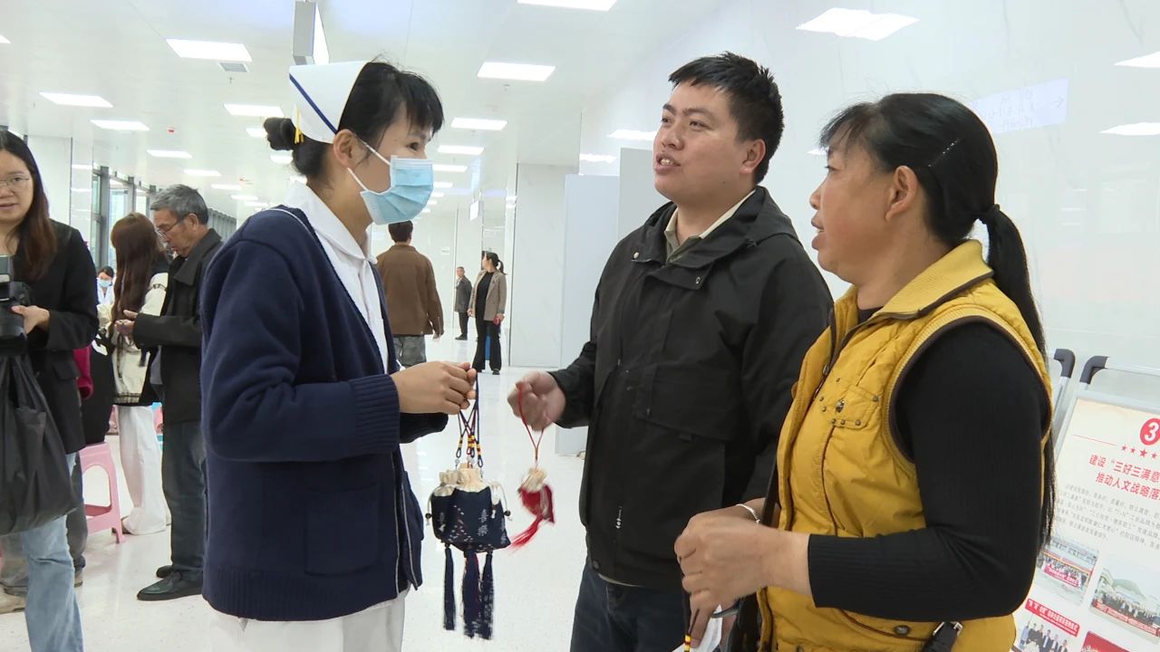 图为义诊活动现场。