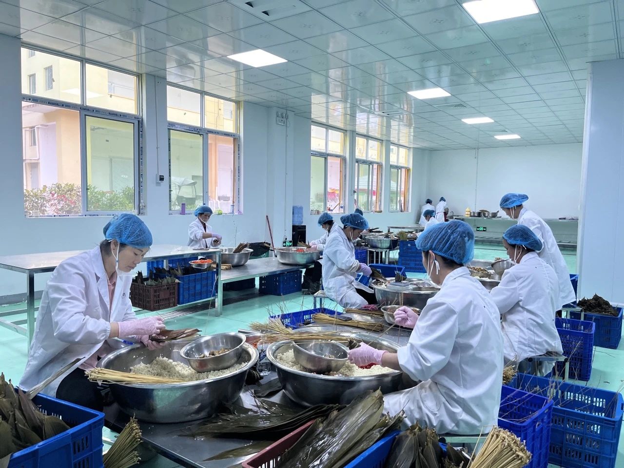 图为富润食品色生产车间。