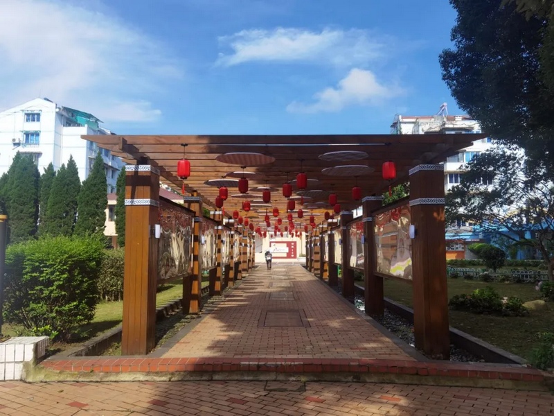 中天花園小區文化長廊。