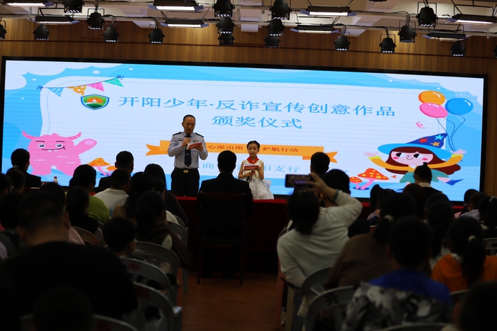 開展“我與青少年交朋友”活動.jpg