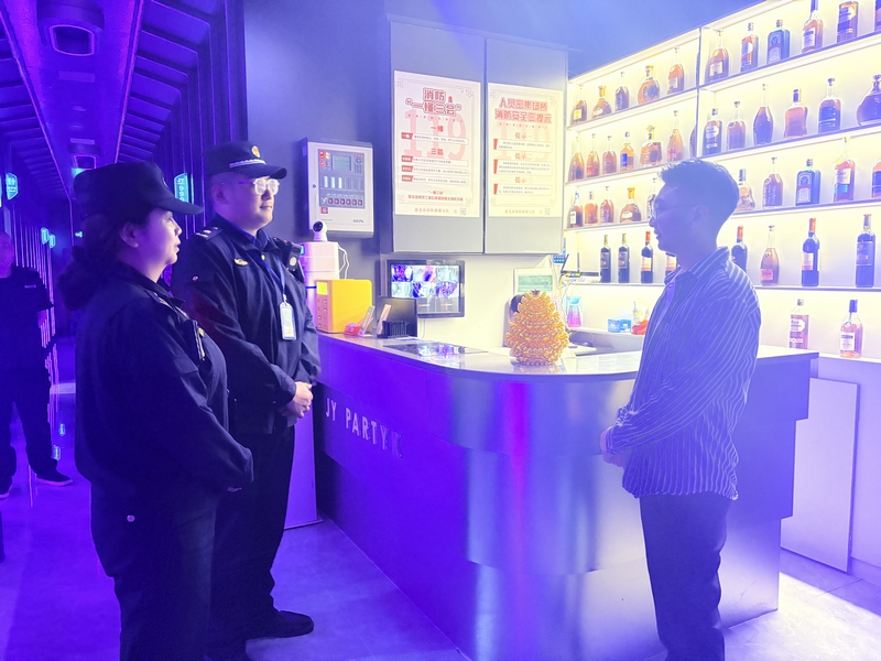 桐梓縣綜合行政執法局開展檢查。 劉秀娟攝