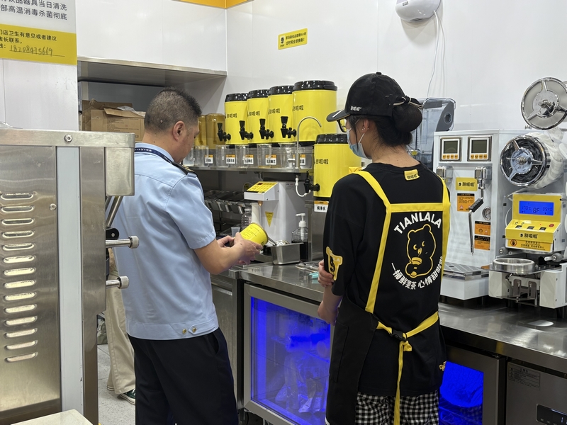 桐梓縣市場監督管理局開展檢查。 劉秀娟攝