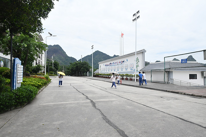 罗甸县第一中学一角。
