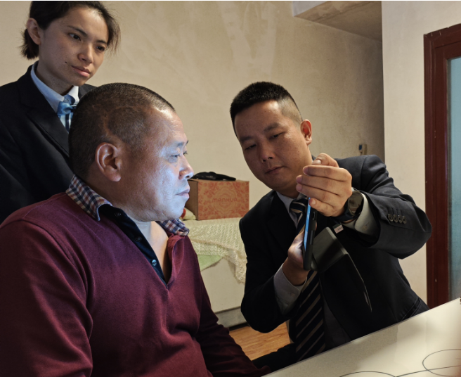 上门为客户办理金融业务。