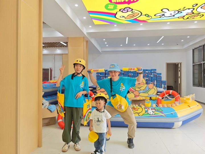 黄果树×B.Duck小黄鸭多彩漂流乐园.jpg