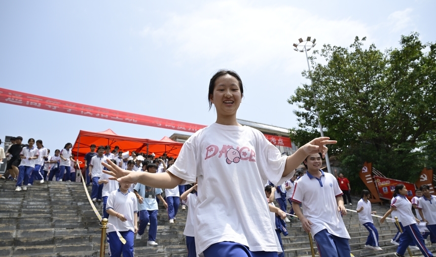 贵州罗甸：考场外的温情守望