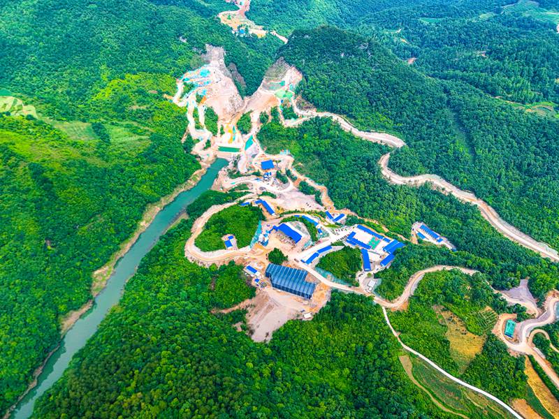 圖為瓮安縣塘坎上水庫施工全景。盧錫江攝