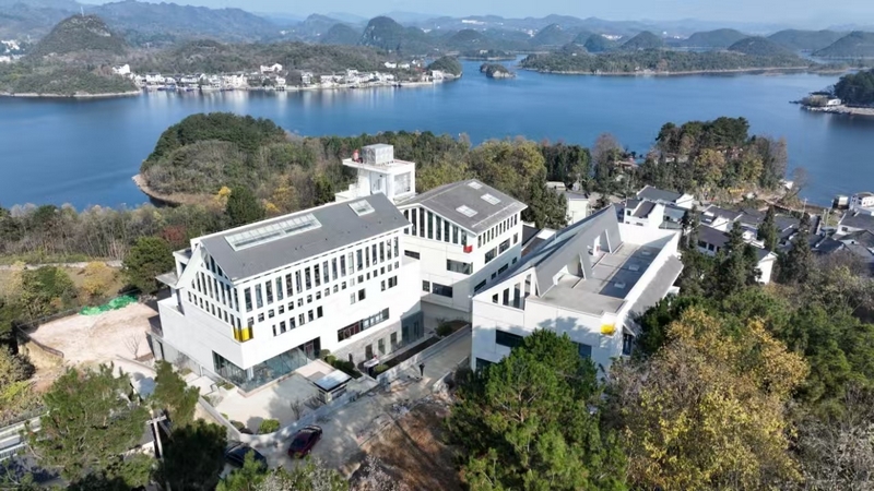 多彩新媒總部大樓拔地而起。