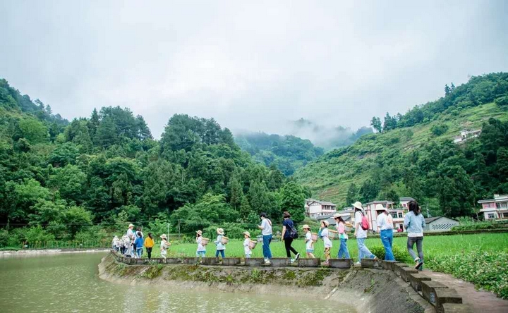 习水仙源：山水田园间蕴藏着享受清凉与田园乐趣的双重避暑密码。习水县融媒体中心供图.jpg