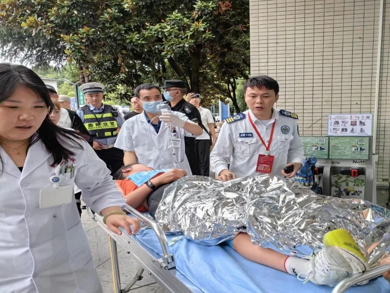 貴陽市二醫圓滿完成2025貴陽國際馬拉鬆賽事醫療保障任務。