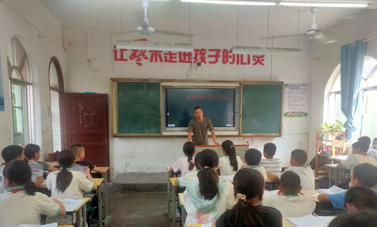 進校宣傳。