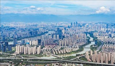 在福建福州鼓山觀景台拍攝的閩江及其支流。新華社記者 宋為偉攝