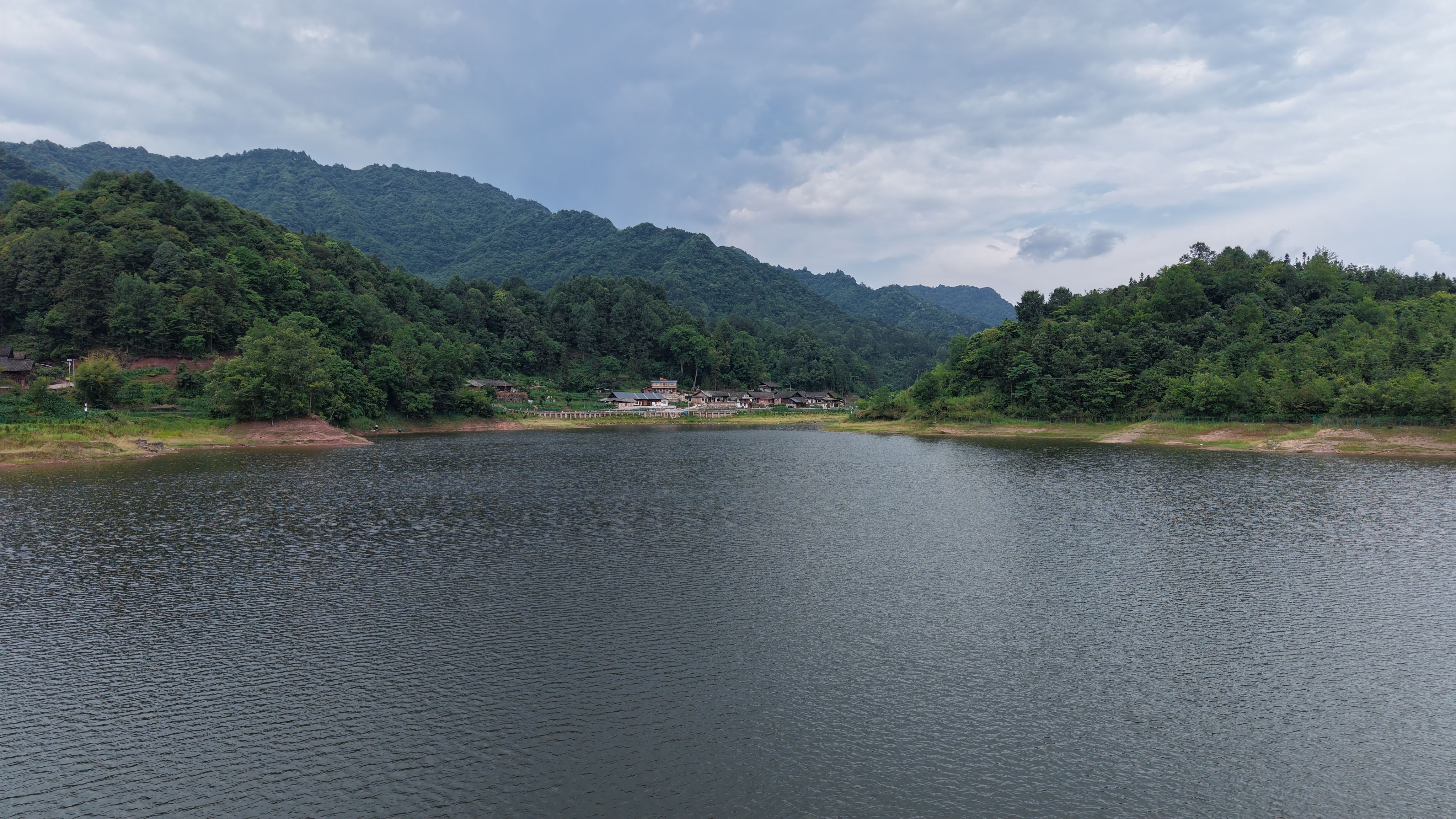 关门山水库。