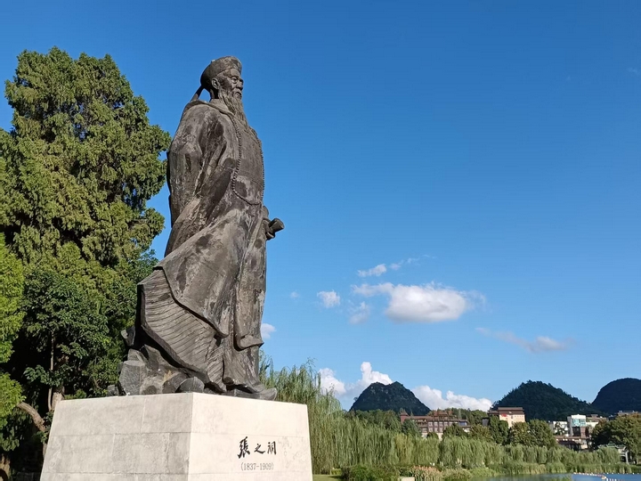 张之洞雕像。.jpg