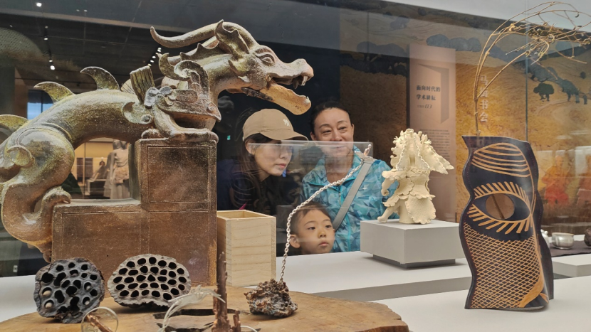 贵州民族大学非遗研培成果闪耀国家级非遗展。