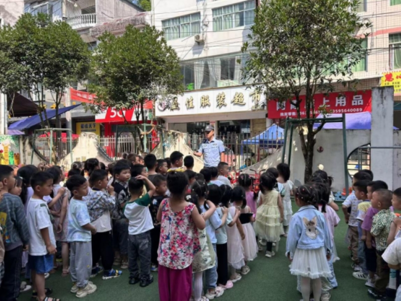 安全宣传“进学校”。