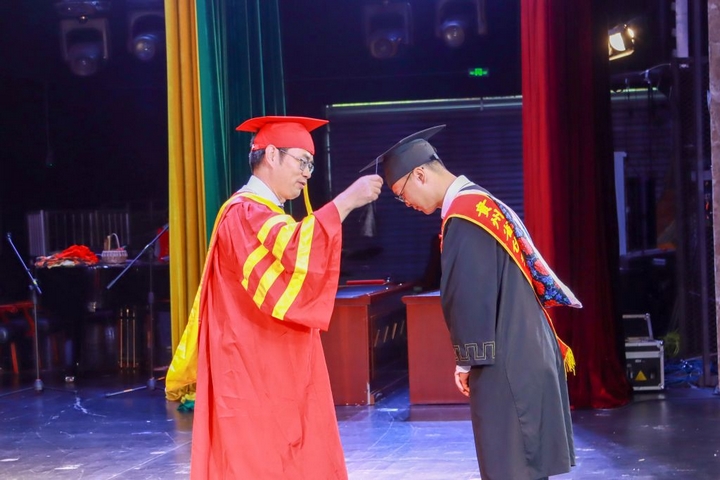 凯里学院举行2025年毕业典礼暨学士学位授予仪式.jpg