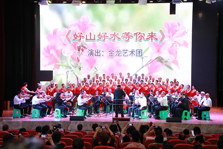 老年学员带来的精彩表演。