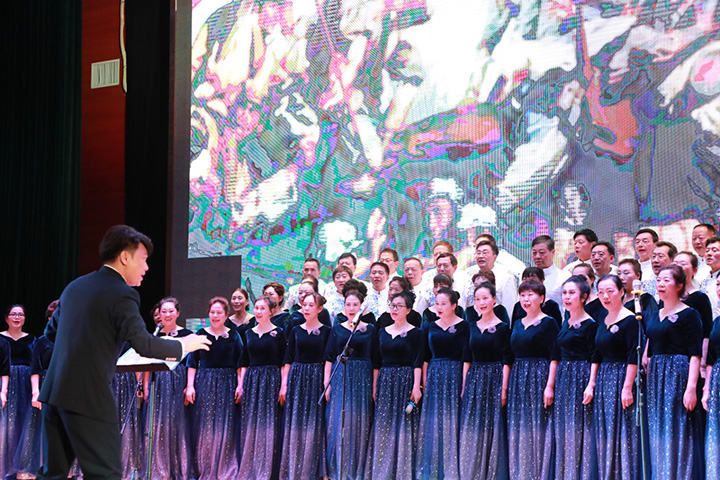老年学员带来的精彩表演。