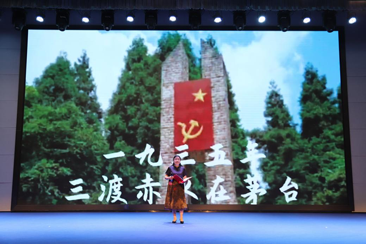 读者在现场深情朗诵。