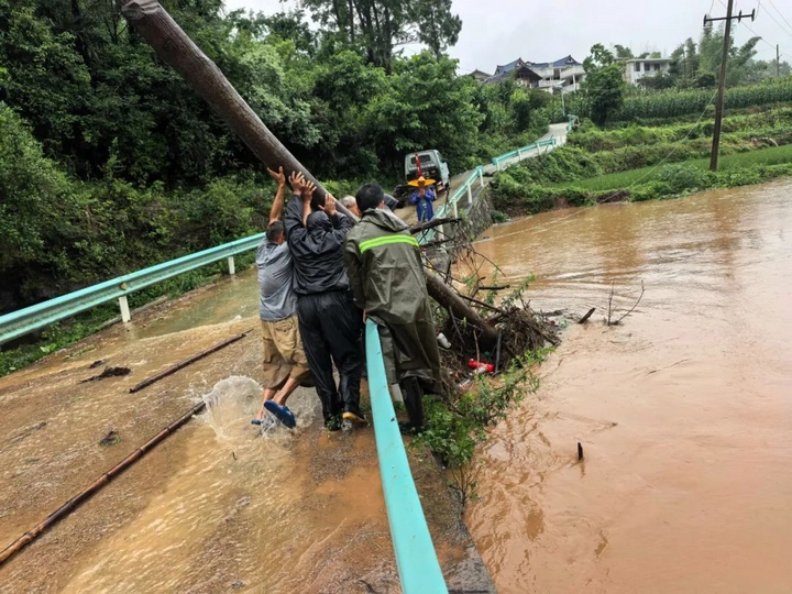 清理交通道路.jpg