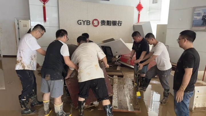 清理受损设备.jpg