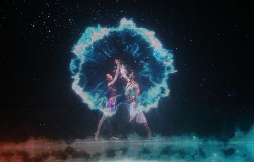 《龙乡水里·贵秀》演出现场。