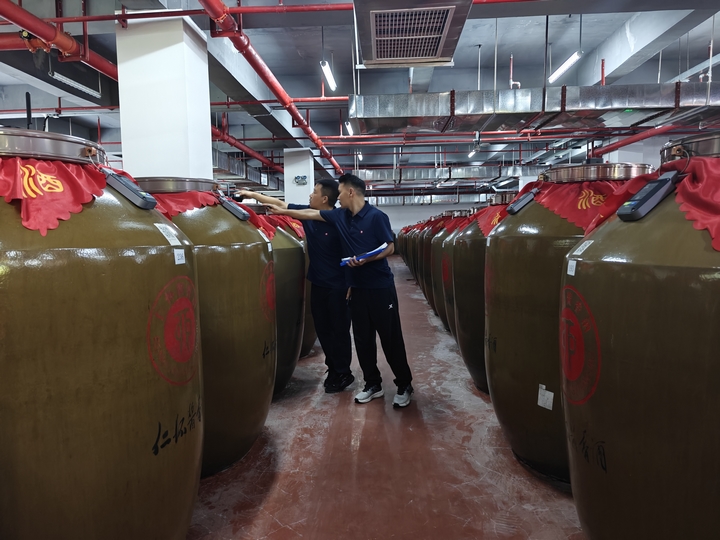 仁怀酱酒集团30万吨酱香酒智能酒库。.jpg